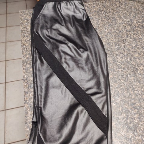 Faux Leather Leggings - Picture 2 of 2